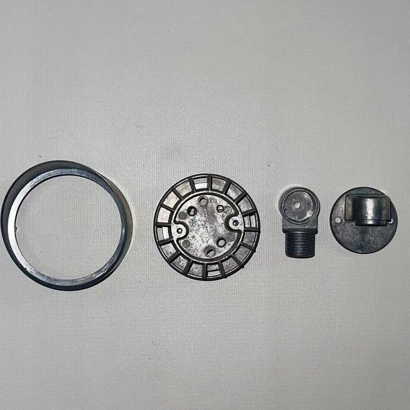 Mitkä ovat erot kylmän kammion kuolevan ja kuuman kammion kuolemavalun välillä? Ja mihin materiaaleihin tai tuotteisiin ne sopivat?